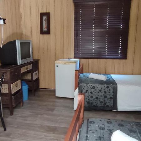 Sunbell Ventures Guesthouse เคปทาวน์ ภายนอก รูปภาพ