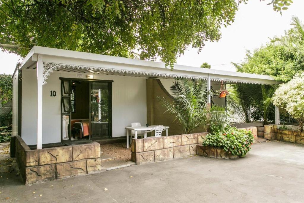 Sunbell Ventures Guesthouse เคปทาวน์ ภายนอก รูปภาพ