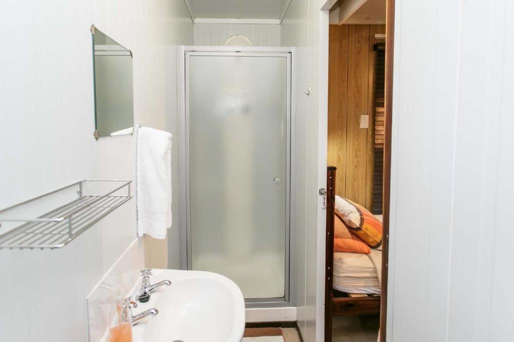 Sunbell Ventures Guesthouse เคปทาวน์ ภายนอก รูปภาพ