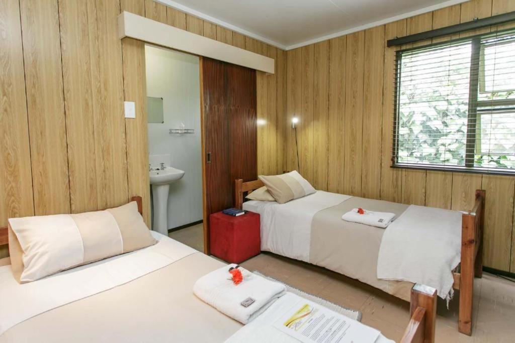 Sunbell Ventures Guesthouse เคปทาวน์ ภายนอก รูปภาพ