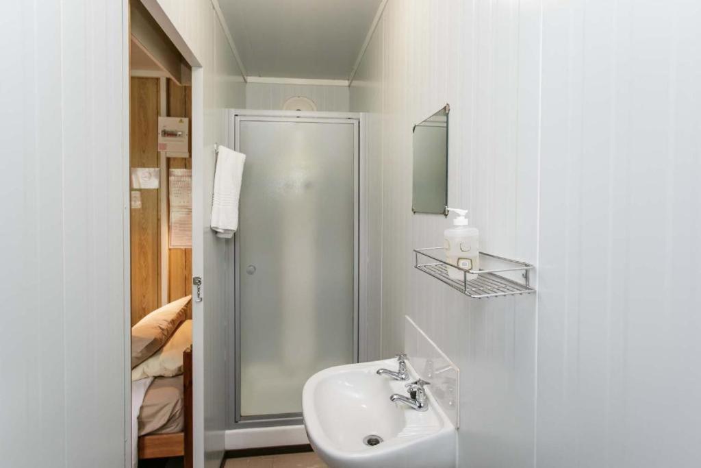Sunbell Ventures Guesthouse เคปทาวน์ ภายนอก รูปภาพ