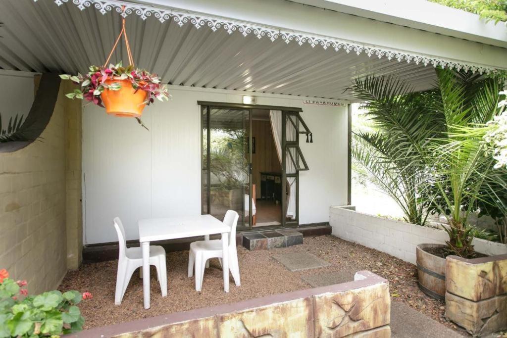 Sunbell Ventures Guesthouse เคปทาวน์ ภายนอก รูปภาพ