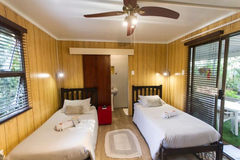 Sunbell Ventures Guesthouse เคปทาวน์ ภายนอก รูปภาพ