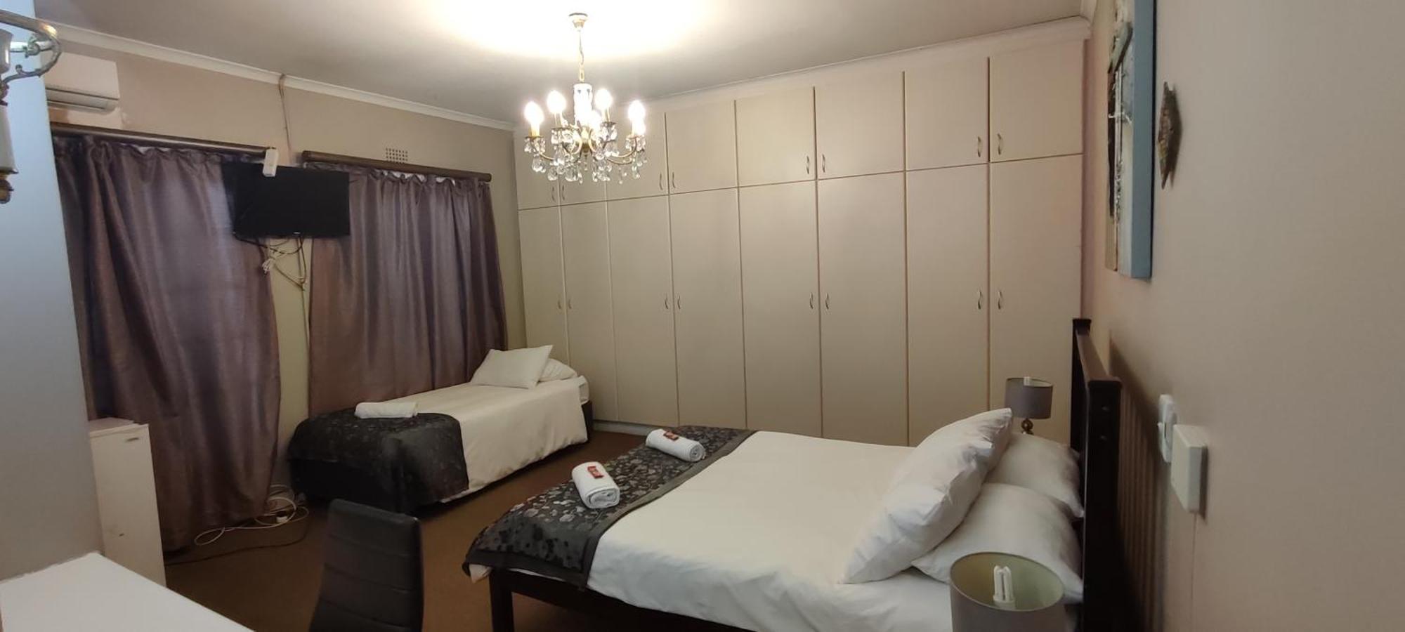 Sunbell Ventures Guesthouse เคปทาวน์ ภายนอก รูปภาพ