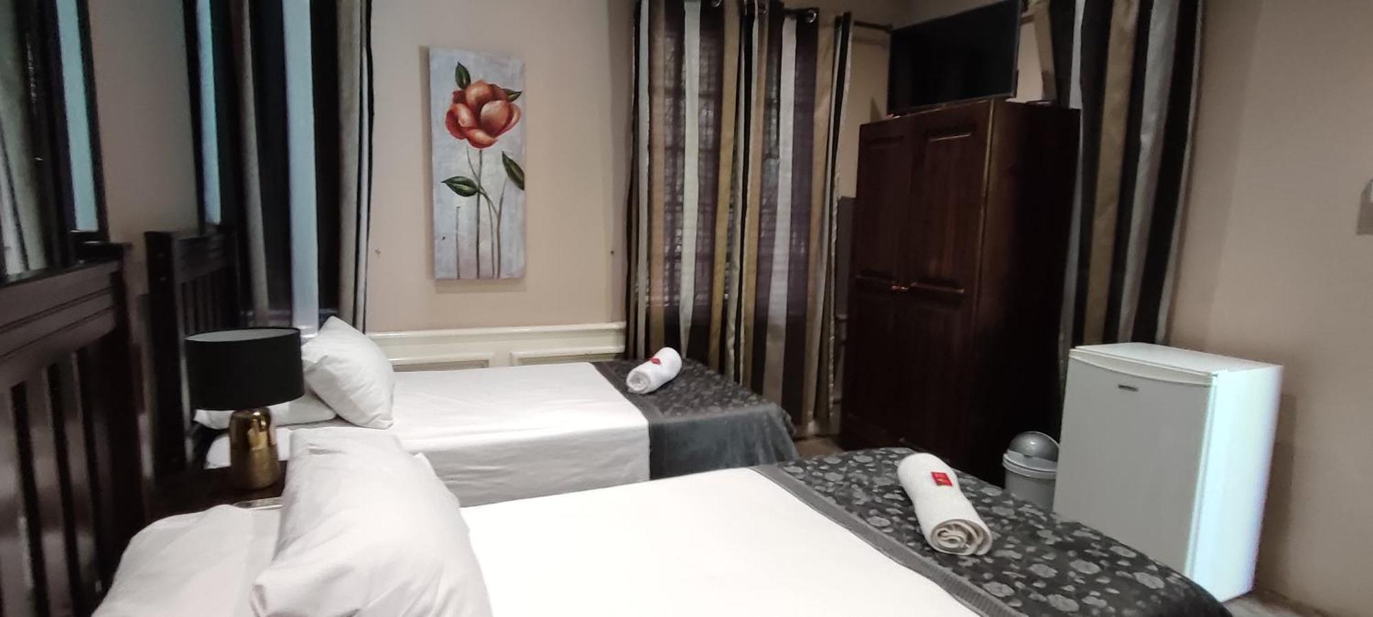 Sunbell Ventures Guesthouse เคปทาวน์ ภายนอก รูปภาพ