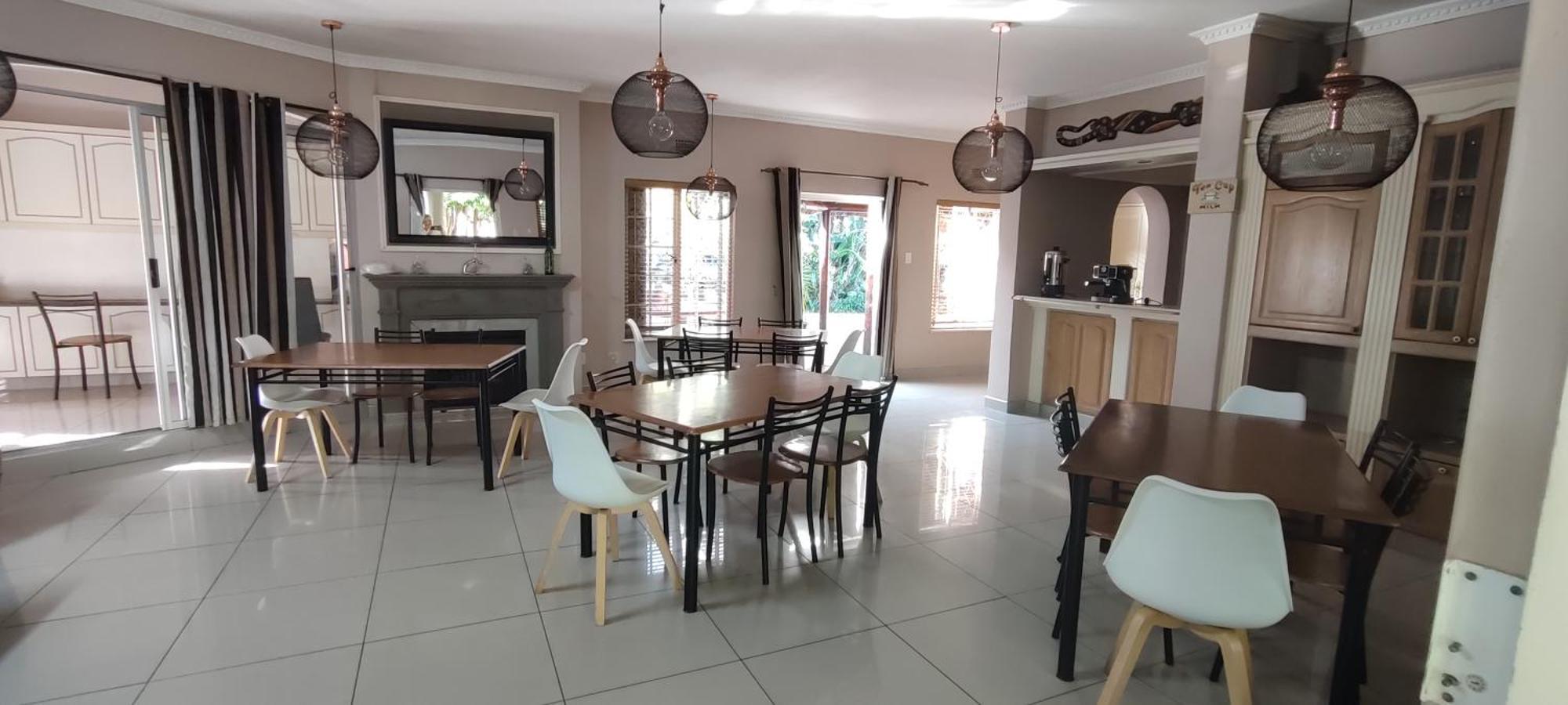 Sunbell Ventures Guesthouse เคปทาวน์ ภายนอก รูปภาพ